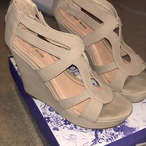 beige wedge heel size 9